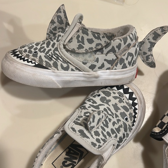 Shark Vans - Picture 2 of 2